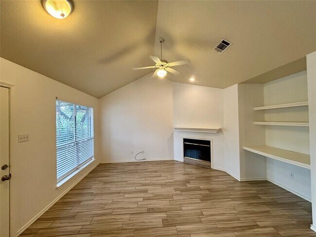 Building Photo - 808 Lone Star Dr