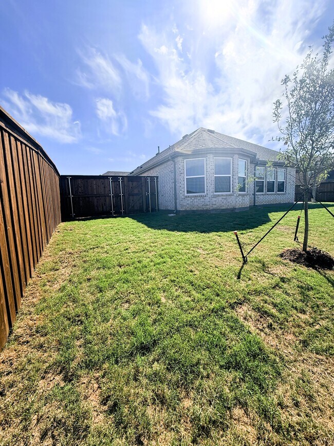Building Photo - 4349 Noble Ln