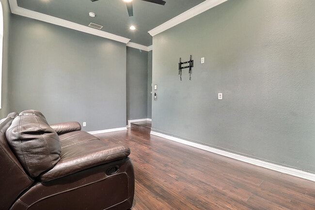 Building Photo - 1289 Beacon Cir
