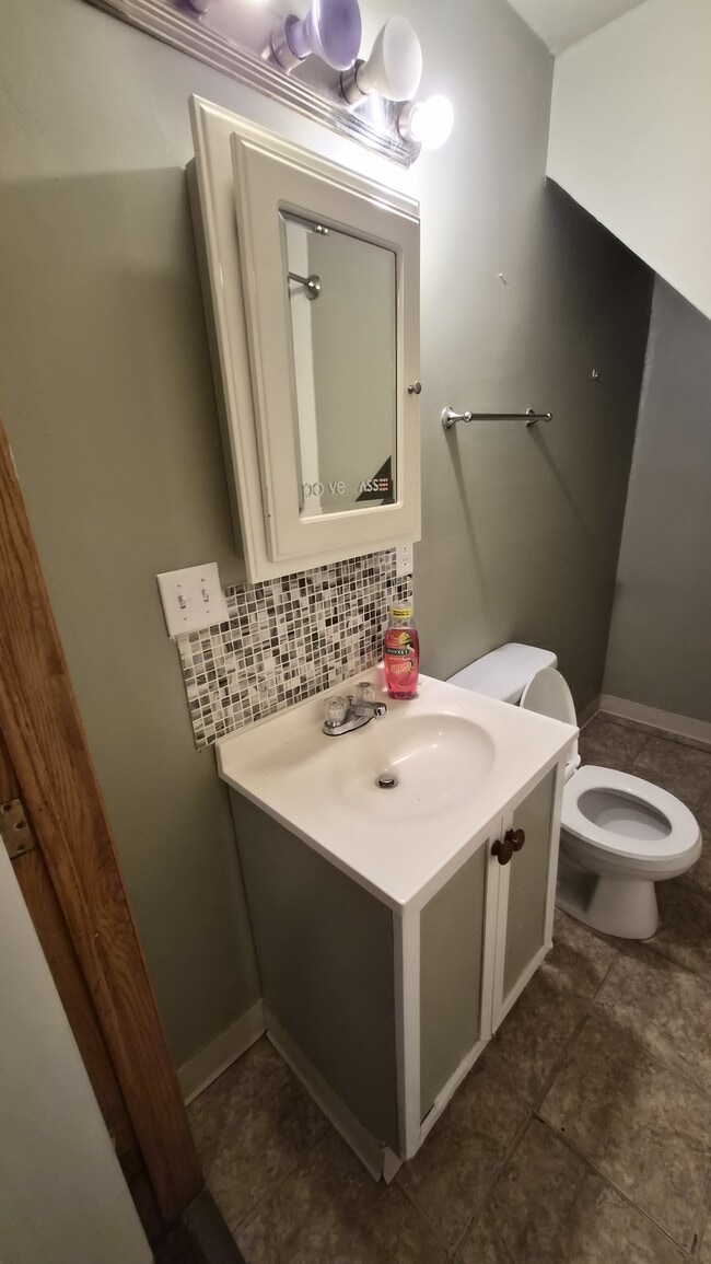 Building Photo - 855 Detroit Ave