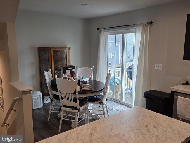 Building Photo - 503 Williams St