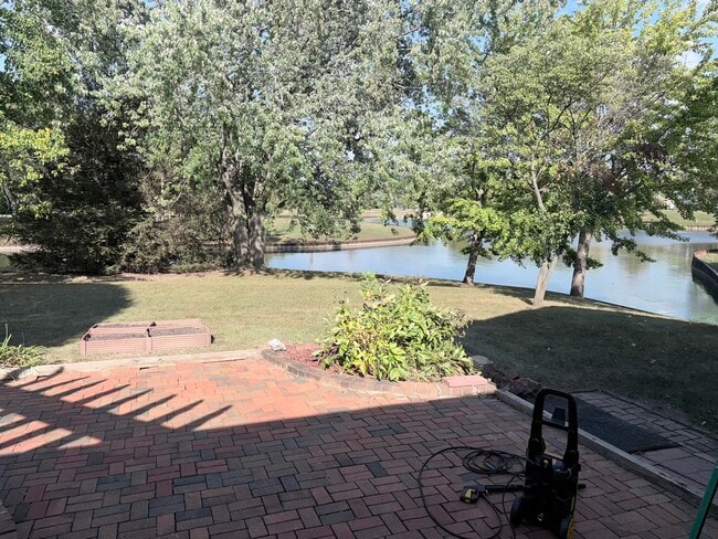 Building Photo - 97 N Walnut Ln