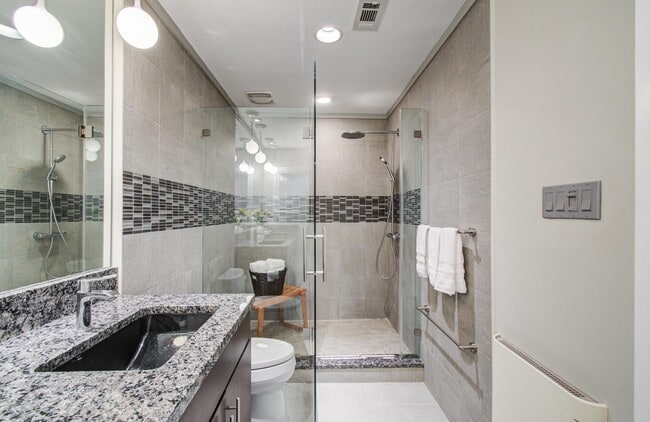 Building Photo - 12625 Memorial Dr