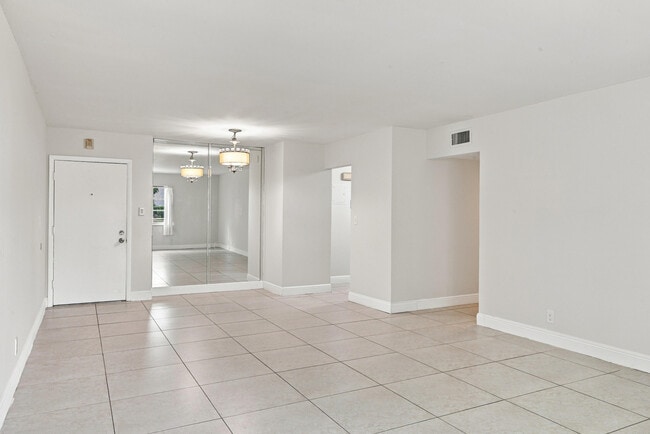 Building Photo - 9 NE 19th Ct