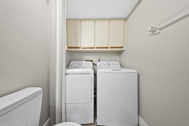 Building Photo - 2920 Pecan Ave