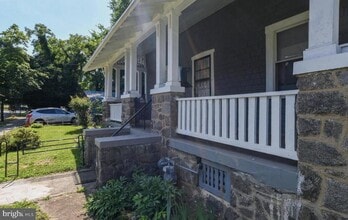 Building Photo - 1011 Douglas St NE