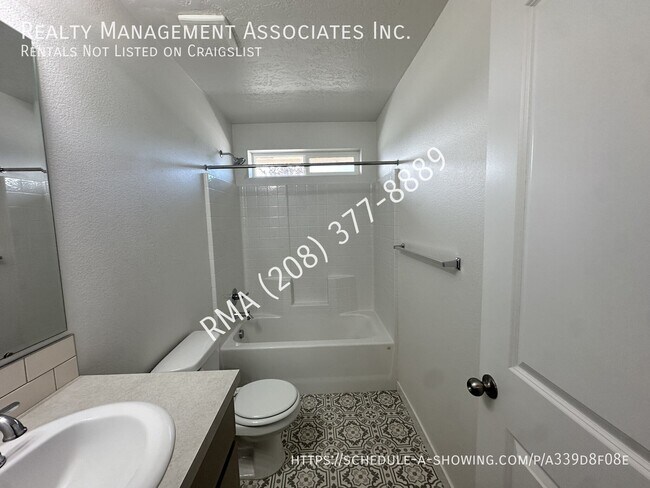 Building Photo - 3794 E Berwick Dr