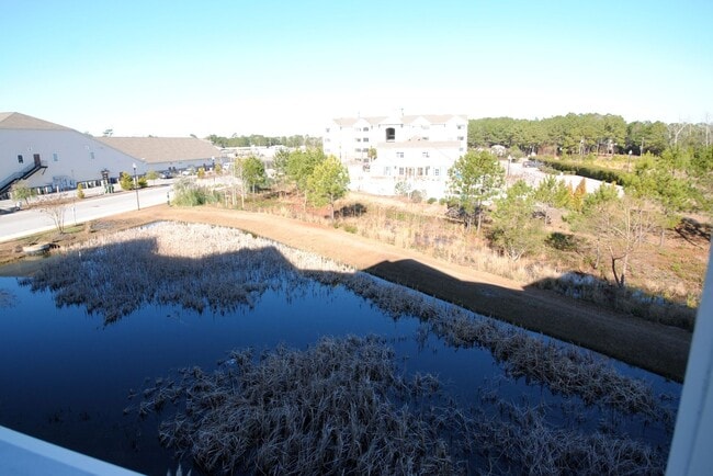 Building Photo - 200 Gateway Condos Dr