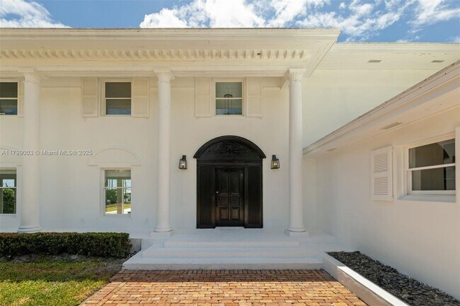 Building Photo - 610 Sabal Palm Rd