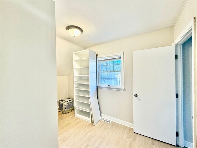 Building Photo - 21 Storrs Ave