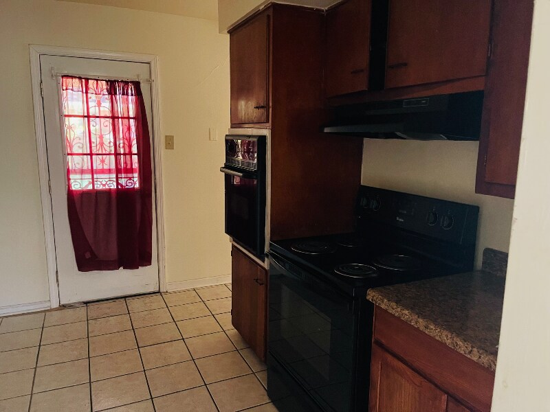 Building Photo - 6444 Silverleaf Ave