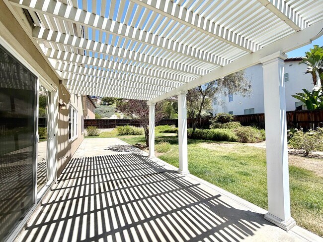 Building Photo - Blackmore Ranch Cul-de-Sac Home w/ Loft, 3-Car Tandem Garage & RV Parking