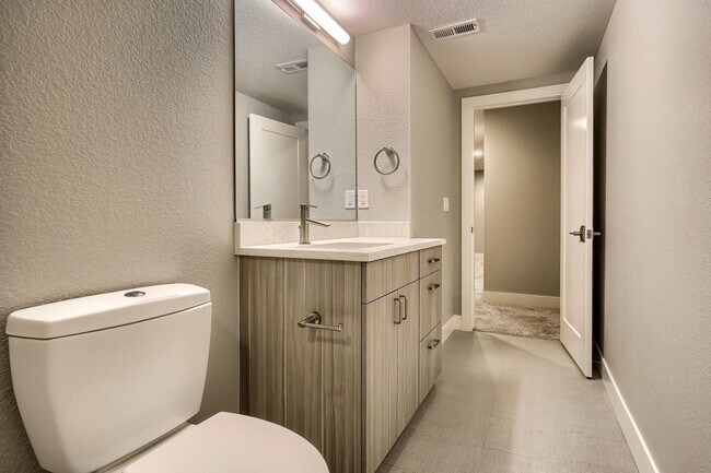 Building Photo - 3 bedroom / 3.5 bath Townhome + 2 Large Flex Spaces & Spacious Roof Top Deck!