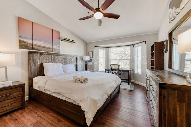 Building Photo - 12304 W Cross Dr