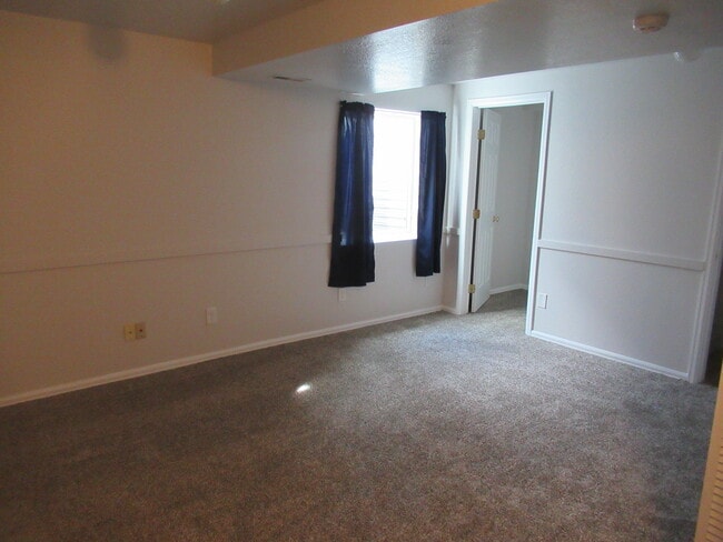 Building Photo - 3190 Leoti Dr