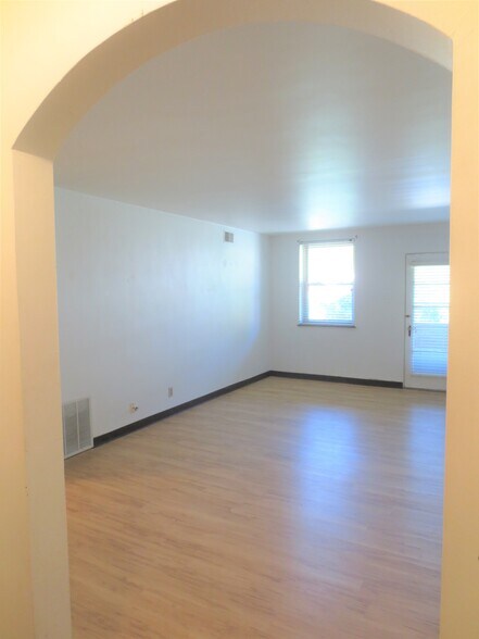 Building Photo - 5710 Phillips Ave