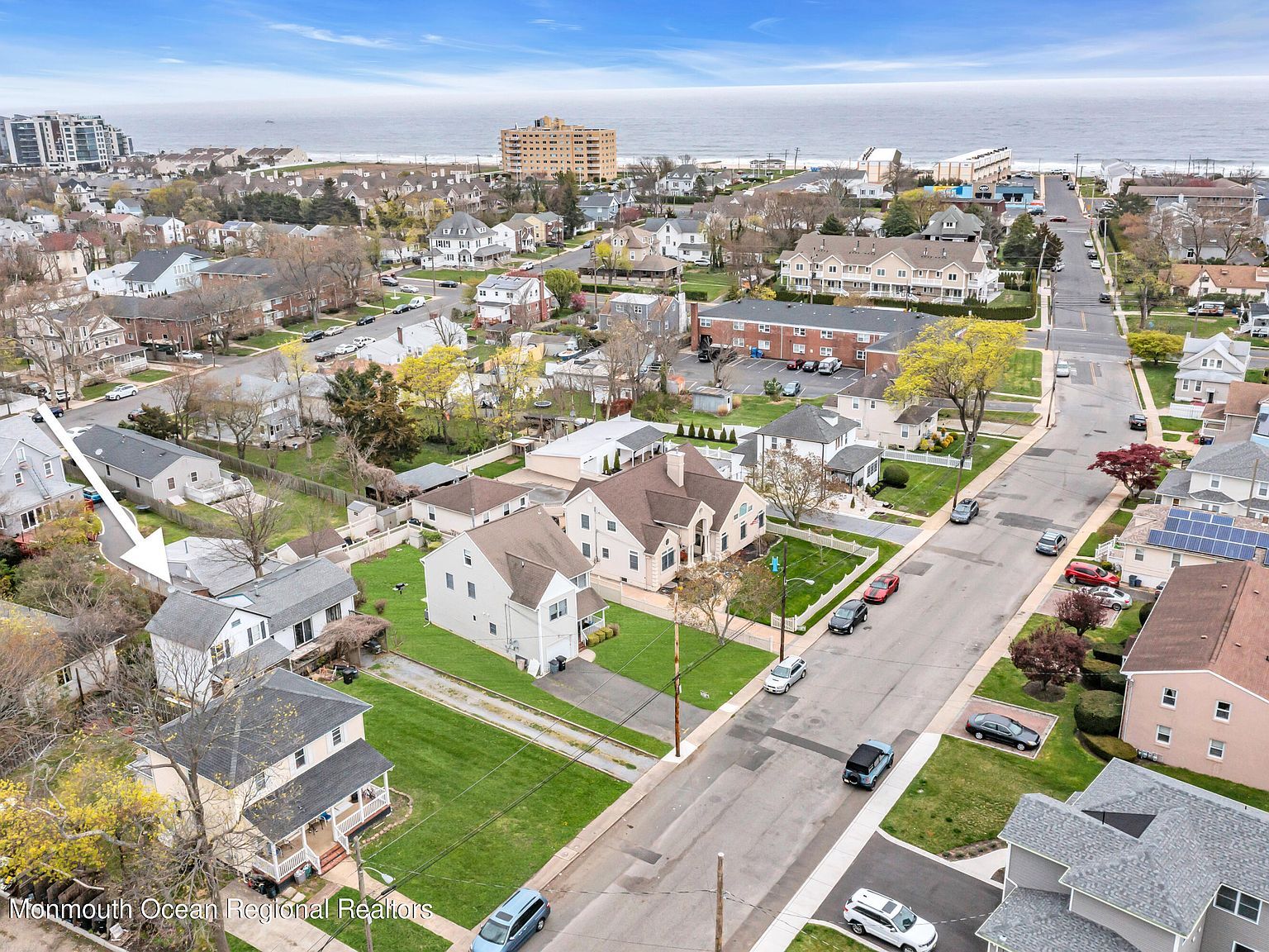 Aerial view -Beach 2 block walk - 95 Matilda Ter