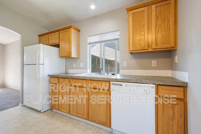 Building Photo - 14237 Carolina St