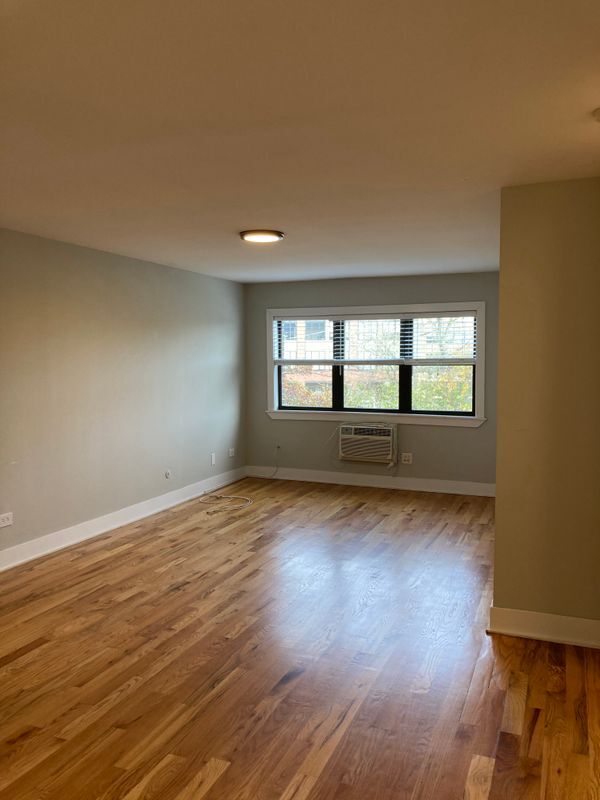 Building Photo - 696 Elm Pl
