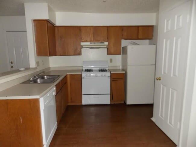 Building Photo - 2205 Leah Cove