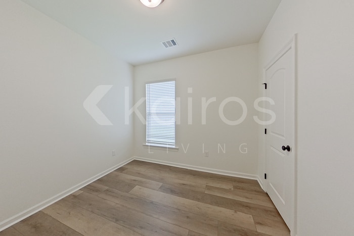Building Photo - 102 Acoustic Lane