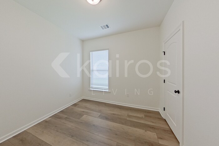 Building Photo - 102 Acoustic Ln