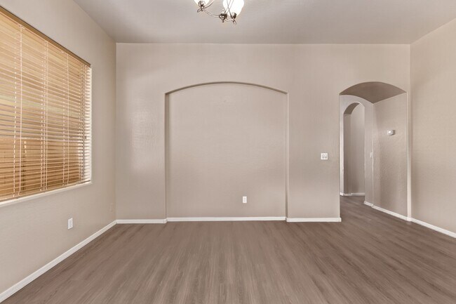 Building Photo - Single Story Large open floor plan home