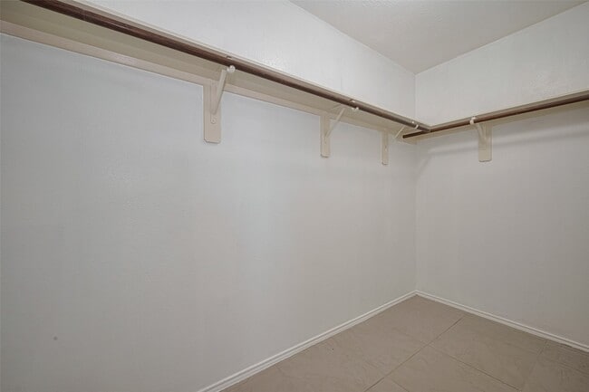 Building Photo - 6814 Shallow River Ct