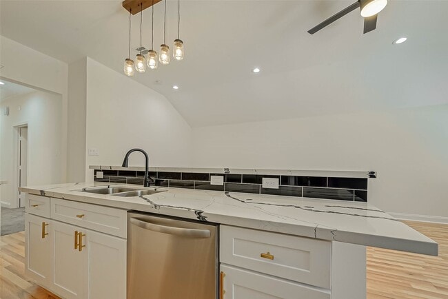 Building Photo - 7339 Krueger Rd