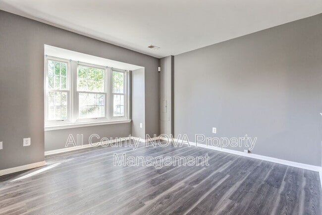 Building Photo - 6044 Sirenia Pl