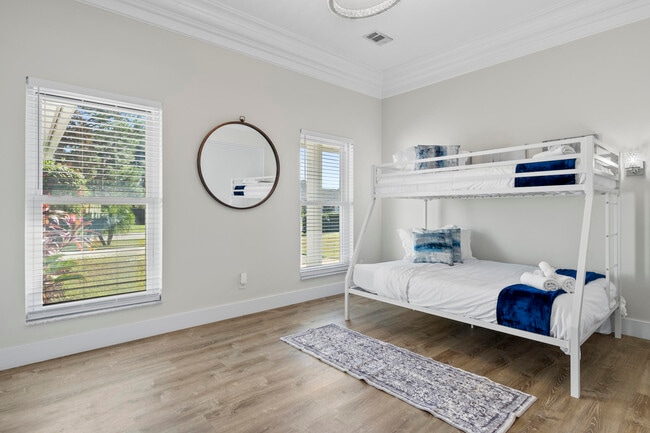 Building Photo - 9010 Gardens Glen Cir