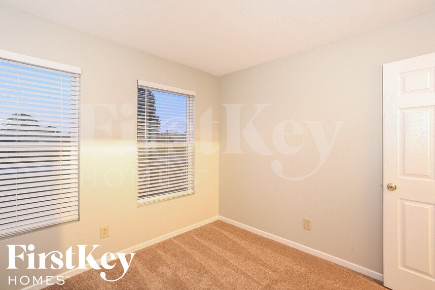 Building Photo - 12158 E 141st St