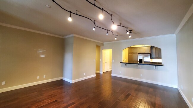 Building Photo - 133 W Northwood Ln