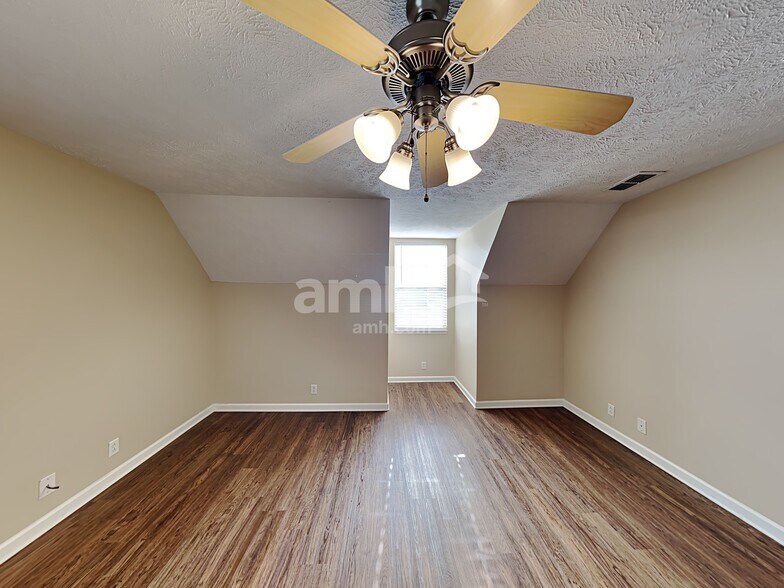 Building Photo - 3044 Donard Ct