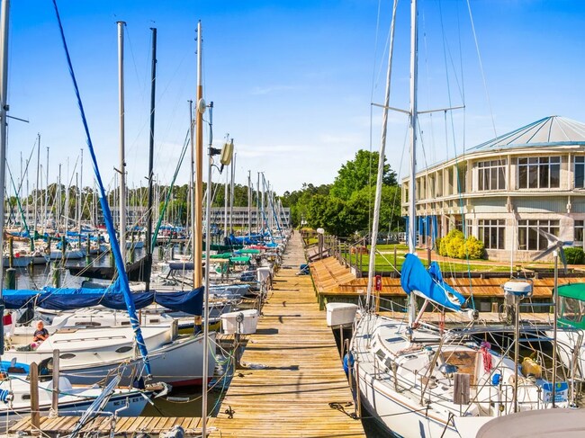 Building Photo - 1BD/1BA Condo Marina Nearby in Waterfront Community of Fairfield Harbour + Utilities Included!!