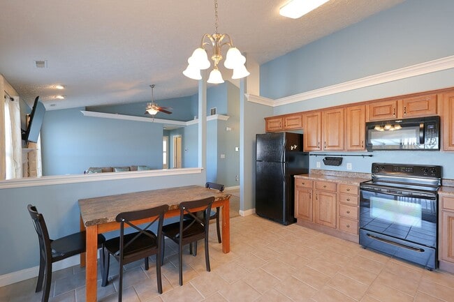 Building Photo - Room Share Rental: Spacious 2 Bedroom / 2 Bath Home Room Share – All Utilities & Internet Included!