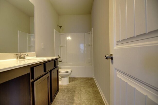 Building Photo - 7731 Silk Tree Pointe