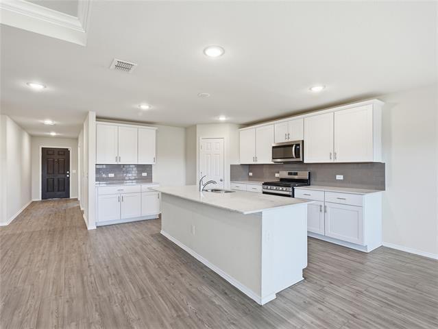 Building Photo - 933 Dressage Dr