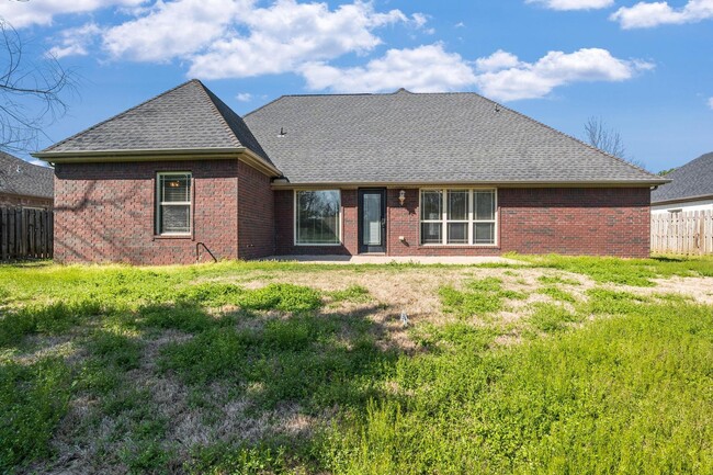 Building Photo - Charming 3-Bedroom Home for Rent in Fayett...