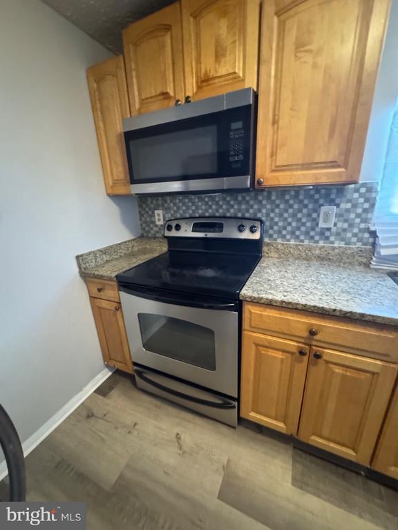 Building Photo - 1404 Elm Grove Cir