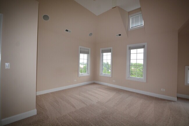 Building Photo - 1904 Alta Vista Ct