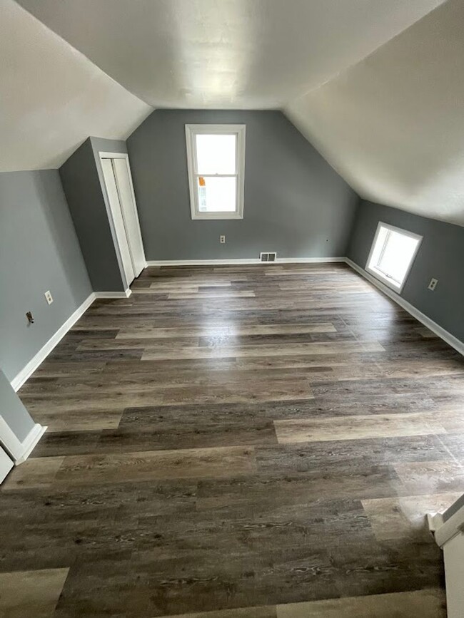 Building Photo - Completely Remodeled