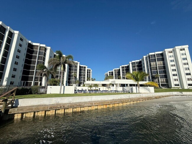 Building Photo - Luxury, furnished seasonal rental, Tequest...