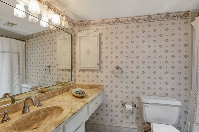 Building Photo - SUNTIDE BEACH CONDO FOR RENT