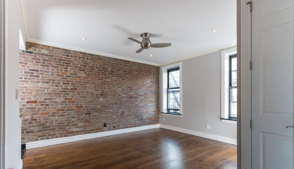 Building Photo - 340 E 18th St