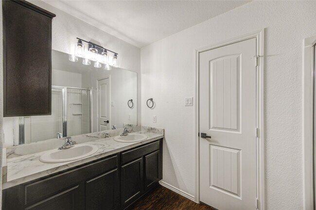 Building Photo - 2010 Louetta Stream Way