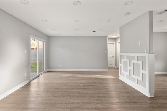 Building Photo - 2308 Devonshire Dr