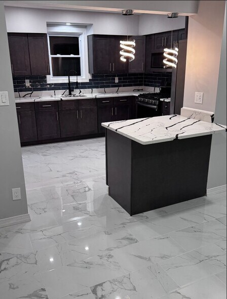 Building Photo - 23 Holden St