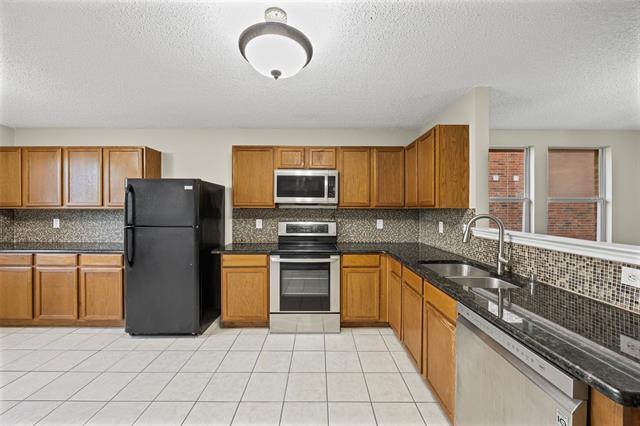 Building Photo - 8409 Redheart St