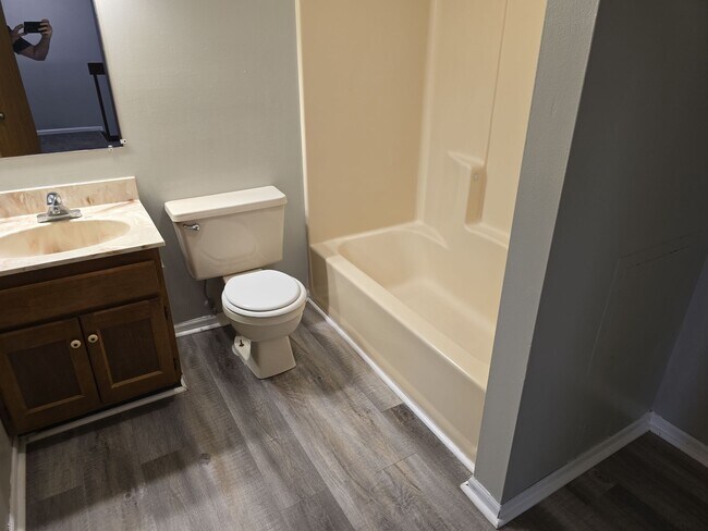 Building Photo - Lynnwood Apartments